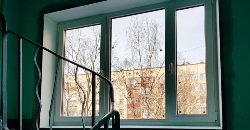 У Франківську замінюють вікна в під&rsquo;їздах родин військових: перші в черзі &mdash; сім&rsquo;ї загиблих Героїв