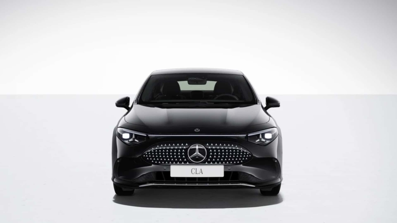 Базовий Mercedes CLA залишився без екрана для пасажира та інших опцій