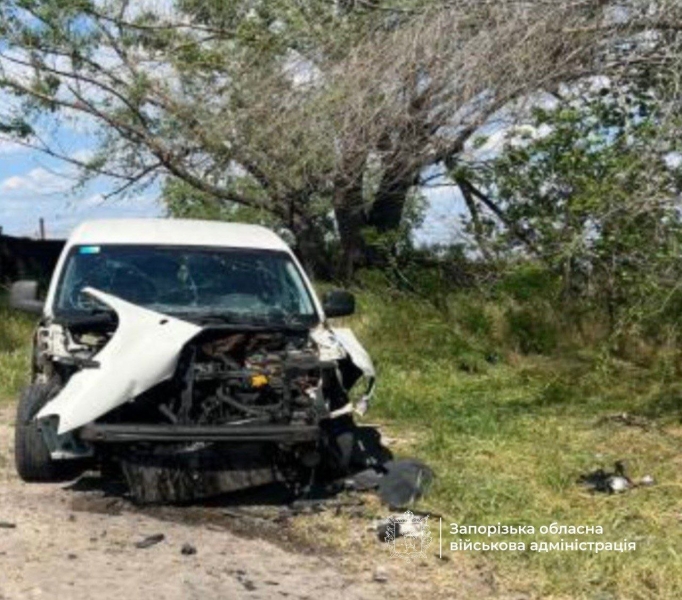 У Запорізькому районі окупанти атакували дроном автівку