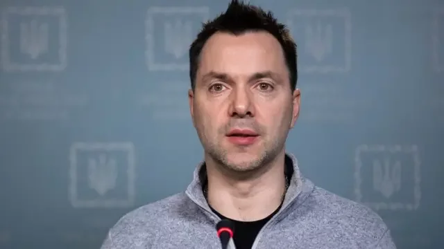 YouTube заблокував канали підсанкційних осіб, зокрема Арестовича, Бондаренка та інших