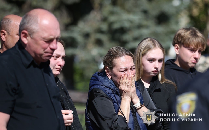 Назавжди 28: у Тернополі попрощалися із загиблим на війні молодим поліцейським (ФОТО)