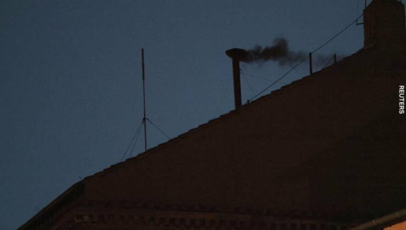 Нового Папу не обрано: сенсаційно над Сікстинською капеллою чорний дим