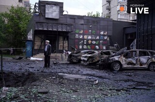Київ: зранку з'явились перші кадри руйнувань (фото, відео)