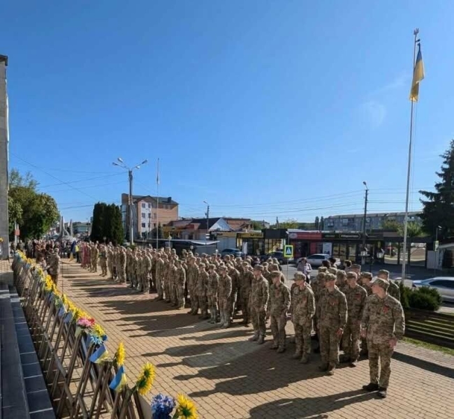 У Луганському ліцею з посиленою ВФП вшанували День пам&rsquo;яті та перемоги над нацизмом у Другій світовій війні, - ФОТО