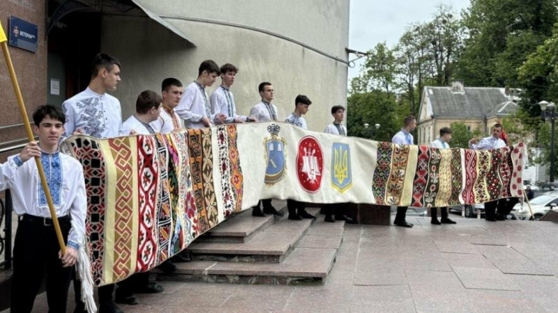 Франківськ побачив рушник-рекордсмен: митці з Калуша здивували країну (ФОТО)