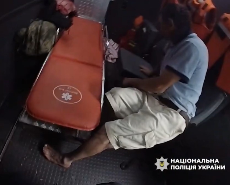 “Білі янголи” та офіцер громади врятували пораненого мешканця Хотінської громади