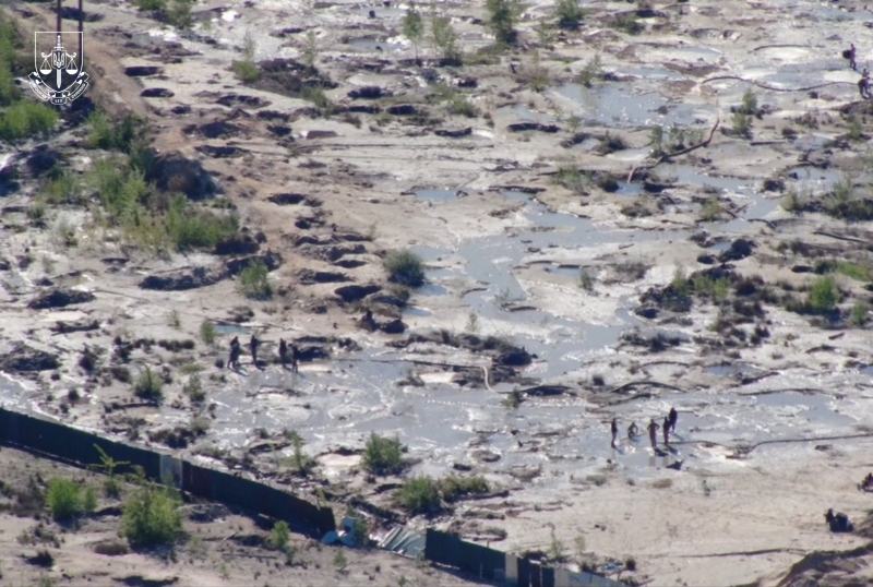 Бізнесмен на Рівненщині незаконно видобував бурштин (ФОТО)
