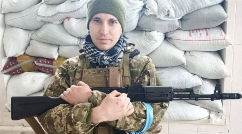 Бої за Маріуполь: Розповідь журналіста, який у лавах ТРО захищав місто та потрапив у полон