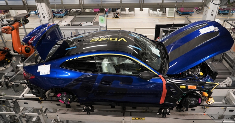 BMW створила унікальний M4 CS на честь чемпіона з мотогонок Валентино Россі