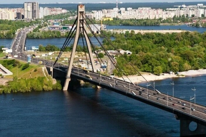 Рух на мосту через Десенку у Києві частково обмежено до кінця 2025 року