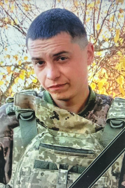 Герої не вмирають: на Алеї Слави поховали двох захисників України