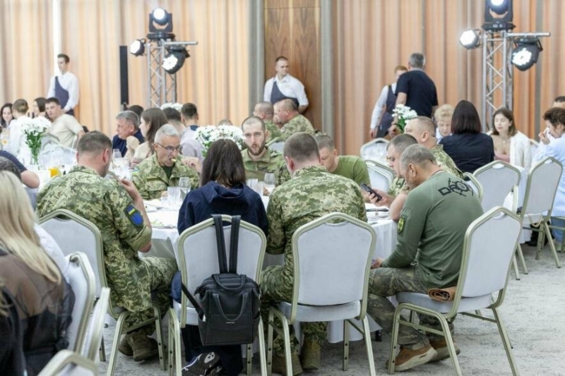 Українські кухарі проводять гастровечері на підтримку армії