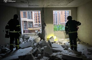 У Софіївській Борщагівці через атаку дрона сталася пожежа у багатоповерхівці (фото)