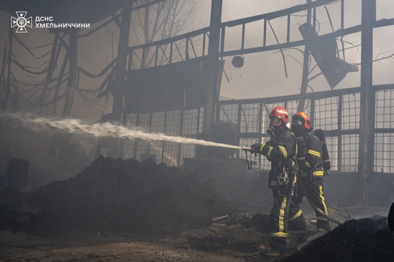 Масштабна пожежа на підприємстві в Летичеві