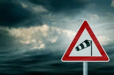 До 20 м/с: миколаївців попереджають про перший рівень небезпечності