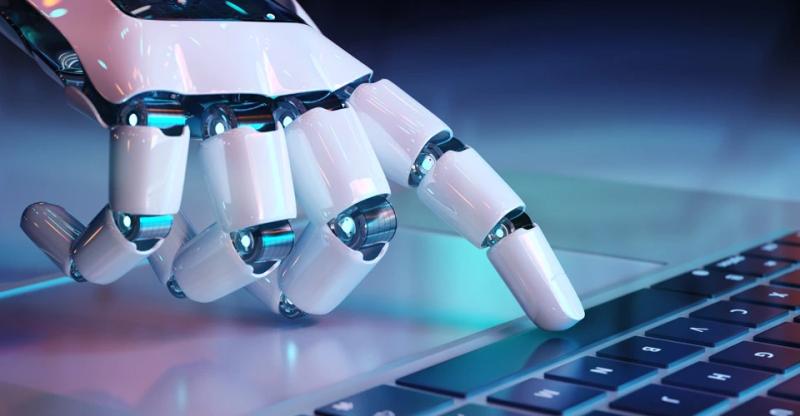 Ексміністр економіки Милованов каже, що "поганих" викладачів з радістю замінив би на ChatGPT