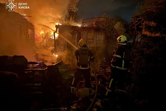 ДСНС показала кадри та повідомила наслідки обстрілу Києва