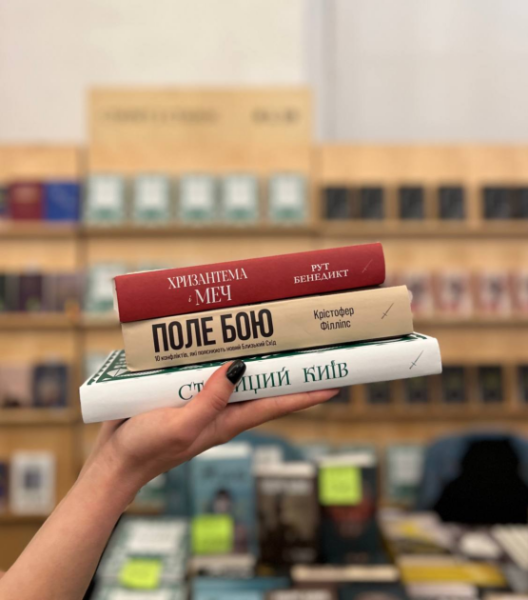 Хіба це не цікаво знати, які книжки придбали для власної домашньої бібліотеки Президент Володимир Зеленський і його дружина?