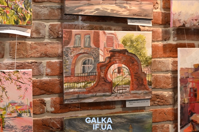 Коли палітра обмежена, а ідеї — безмежні: у Бастіоні відкрили художню виставку “Франківської збірки” (ФОТО)