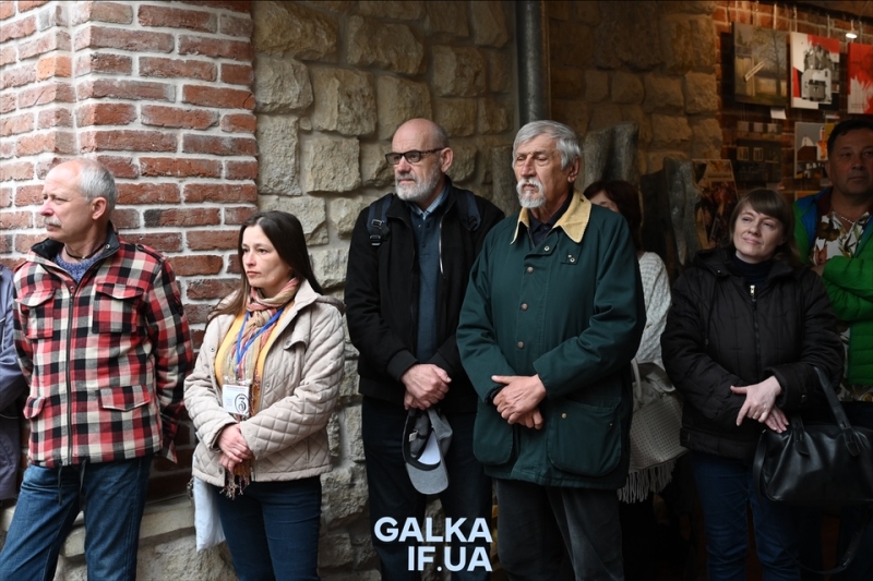 Коли палітра обмежена, а ідеї — безмежні: у Бастіоні відкрили художню виставку “Франківської збірки” (ФОТО)