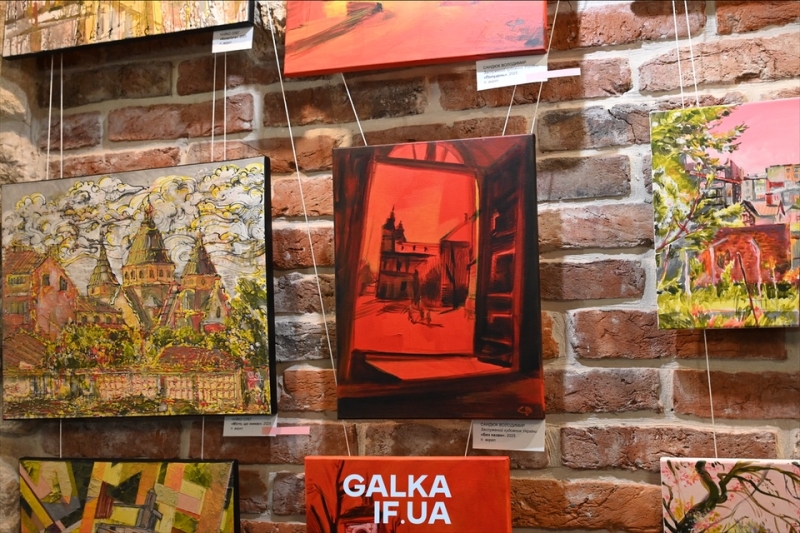 Коли палітра обмежена, а ідеї — безмежні: у Бастіоні відкрили художню виставку “Франківської збірки” (ФОТО)