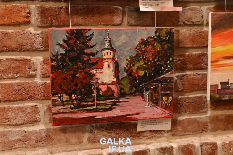Коли палітра обмежена, а ідеї — безмежні: у Бастіоні відкрили художню виставку “Франківської збірки” (ФОТО)