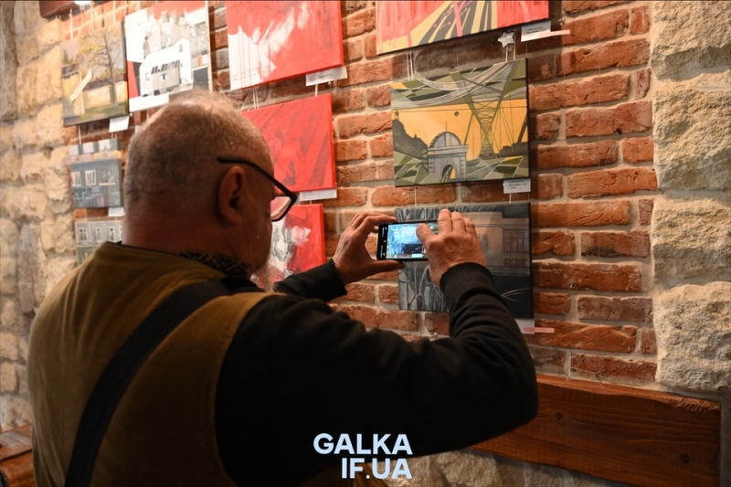 Коли палітра обмежена, а ідеї — безмежні: у Бастіоні відкрили художню виставку “Франківської збірки” (ФОТО)