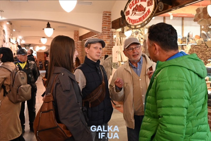 Коли палітра обмежена, а ідеї — безмежні: у Бастіоні відкрили художню виставку “Франківської збірки” (ФОТО)