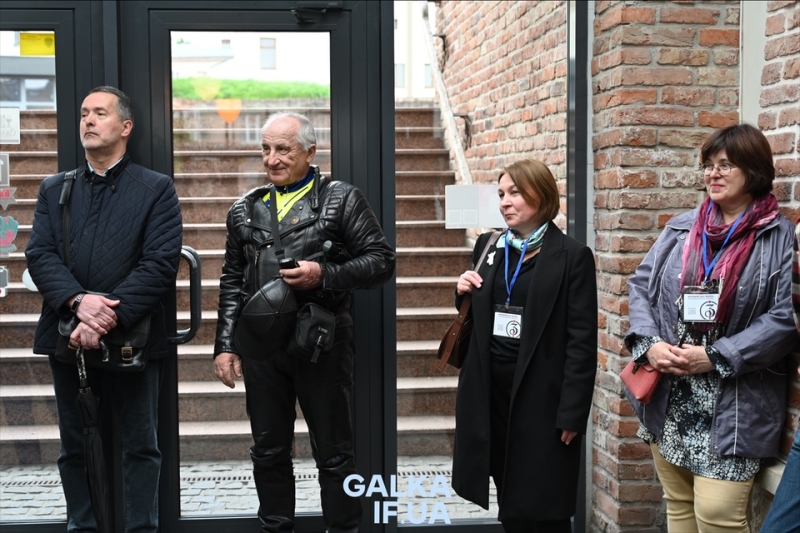 Коли палітра обмежена, а ідеї — безмежні: у Бастіоні відкрили художню виставку “Франківської збірки” (ФОТО)