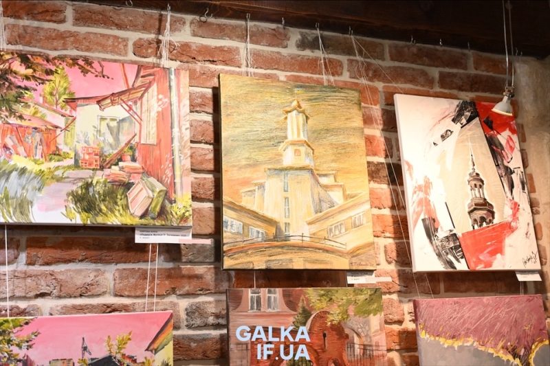 Коли палітра обмежена, а ідеї — безмежні: у Бастіоні відкрили художню виставку “Франківської збірки” (ФОТО)