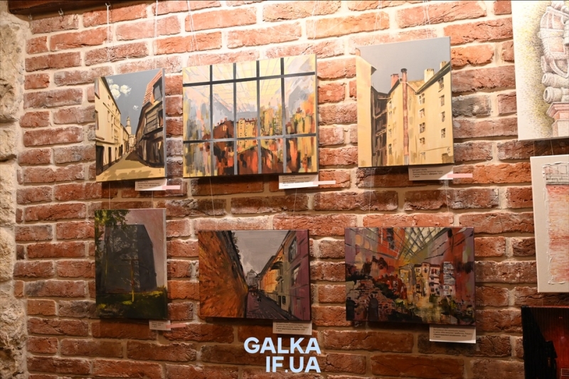 Коли палітра обмежена, а ідеї — безмежні: у Бастіоні відкрили художню виставку “Франківської збірки” (ФОТО)