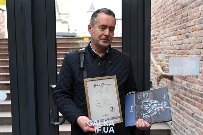 Коли палітра обмежена, а ідеї — безмежні: у Бастіоні відкрили художню виставку “Франківської збірки” (ФОТО)