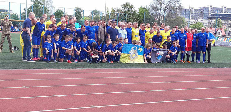 Легендарну футбольну школу «Дніпро 75» привітав журналіст «Вечірки»