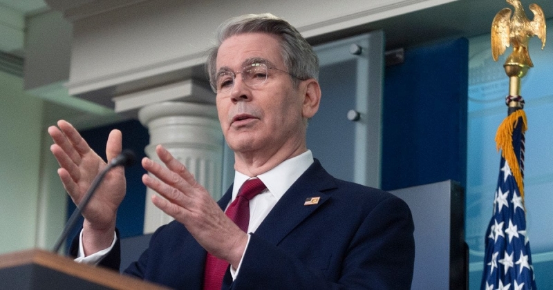 Міністр фінансів США назвав путіна воєнним злочинцем