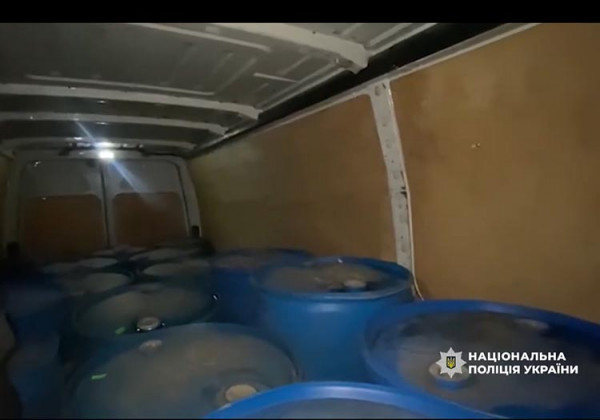 На Дніпропетровщині заблоковано канал постачання спирту на незаконне виробництво горілки