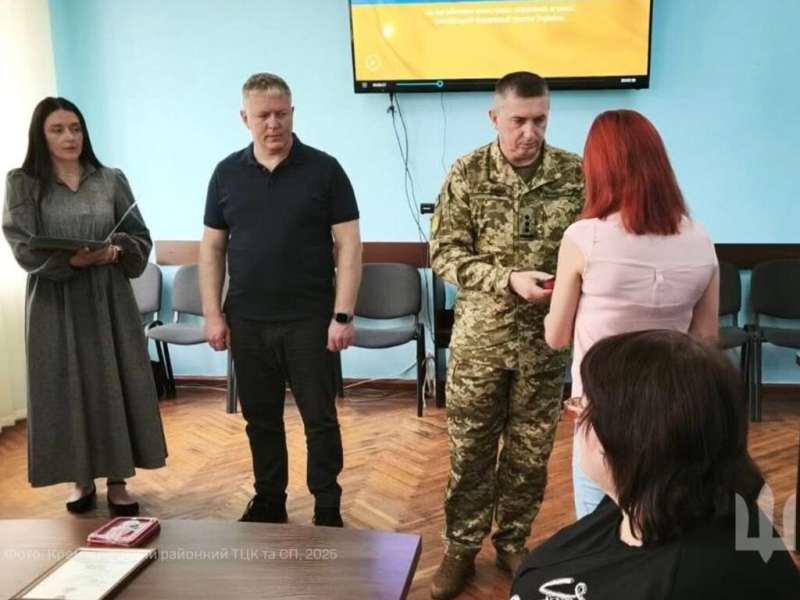 На Полтавщині рідним загиблих військовослужбовців передали державні нагороди