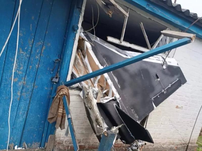 На Полтавщині уламки збитого дрона пошкодили приватний будинок