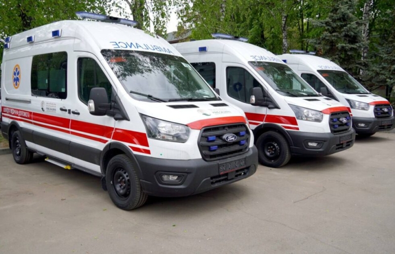 На Сумщині автопарк медзакладів поповнився трьома санітарними автомобілями