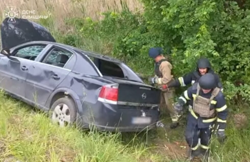 На Сумщині рятувальники надали допомогу громадянам після ворожого авіаудару (відео)