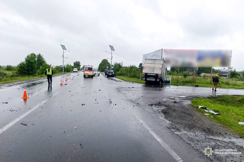 П`яний водій врізався у легковик в Рівненському районі, де їхали мати з двома маленькими дітьми (ФОТО)