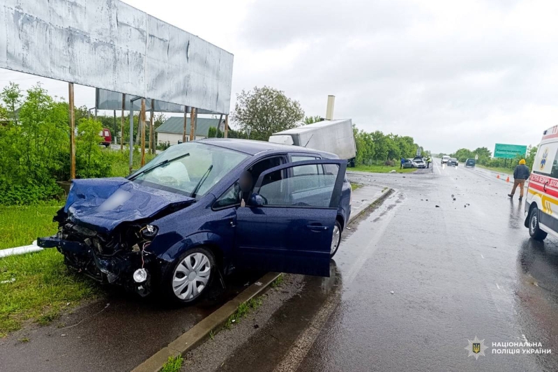П`яний водій врізався у легковик в Рівненському районі, де їхали мати з двома маленькими дітьми (ФОТО)