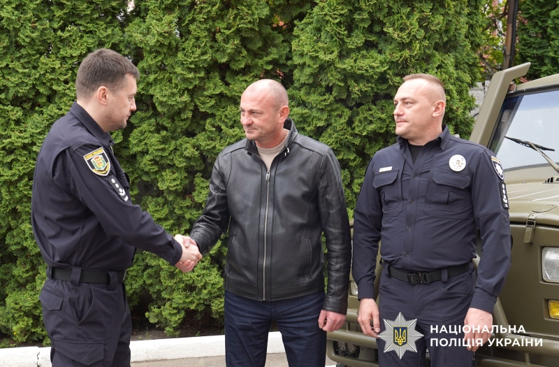 Поліцейські Полтавщини отримали позашляховик для виконання завдань на передовій