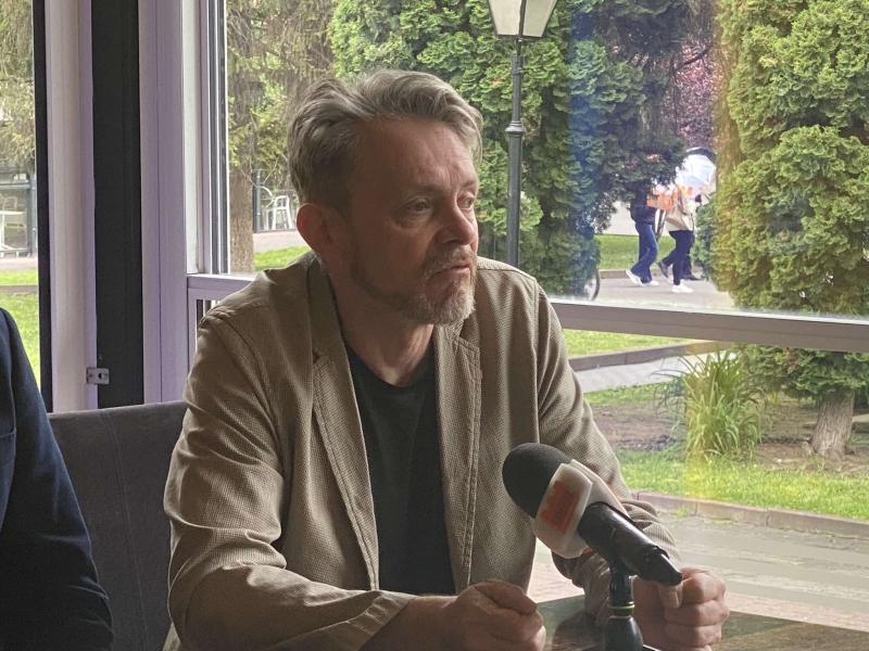 Понад 20 видавництв та зустрічі з авторами: у Франківську стартував книжковий фестиваль &laquo;Слово&raquo; (ФОТО, ПРОГРАМА)