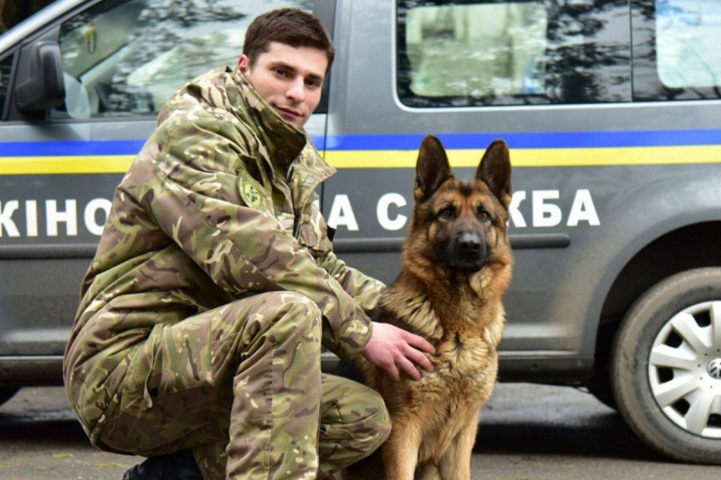 Потрапив на «Азовсталь» з 14-ма службовими собаками: Історія кінолога з Маріуполя, що загинув у бою
