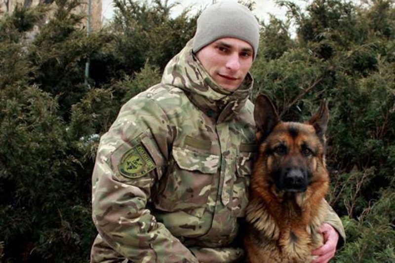 Потрапив на «Азовсталь» з 14-ма службовими собаками: Історія кінолога з Маріуполя, що загинув у бою