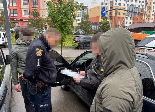 Правоохоронець зі Здолбунова хотів грошей і погрожував ТЦК