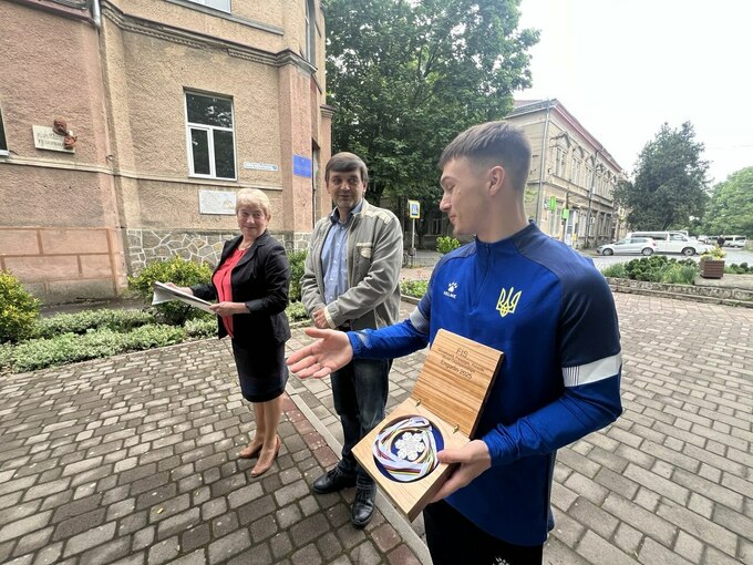 Срібний призер чемпіонату світу з лижної акробатики завітав до рідної школи