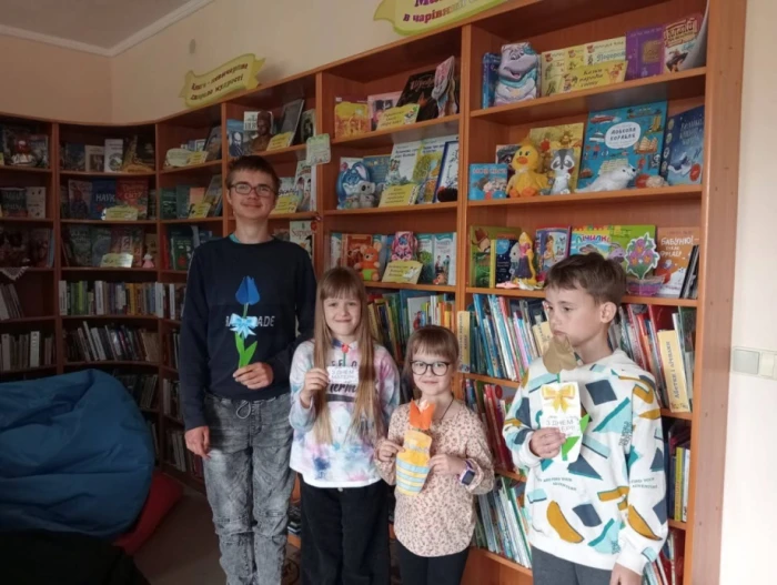 У Боратинській громаді відбулися майстер-класи з виготовлення подарунків до Дня матері