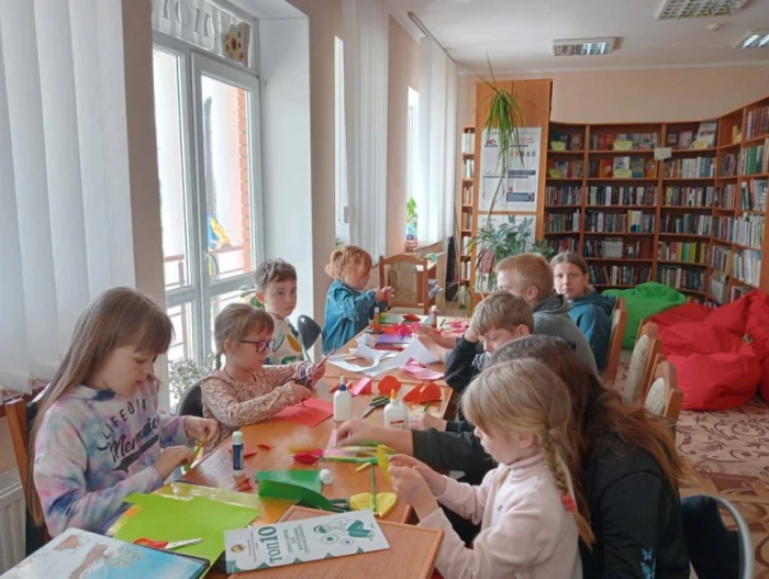 У Боратинській громаді відбулися майстер-класи з виготовлення подарунків до Дня матері