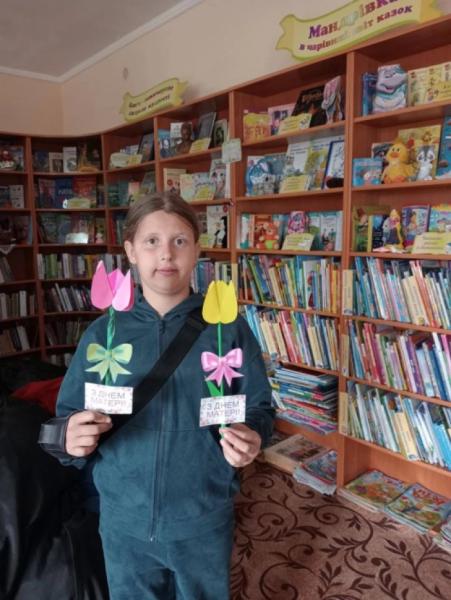 У Боратинській громаді відбулися майстер-класи з виготовлення подарунків до Дня матері